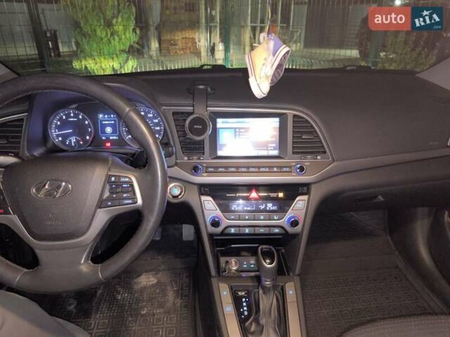 Черный Хендай Элантра, объемом двигателя 2 л и пробегом 150 тыс. км за 13400 $, фото 15 на Automoto.ua