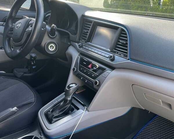 Хендай Элантра 2016 в Днепре (Днепропетровске) на Automoto.ua Черный Хендай Элантра, объемом двигателя 2 л и пробегом 228 тыс. км за 9800 $, фото 4 на Automoto.ua