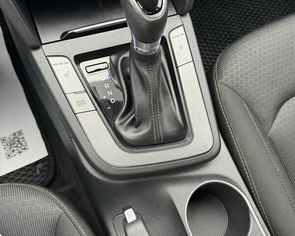 Черный Хендай Элантра, объемом двигателя 2 л и пробегом 182 тыс. км за 12700 $, фото 9 на Automoto.ua