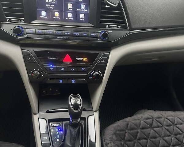 Черный Хендай Элантра, объемом двигателя 2 л и пробегом 169 тыс. км за 11500 $, фото 6 на Automoto.ua