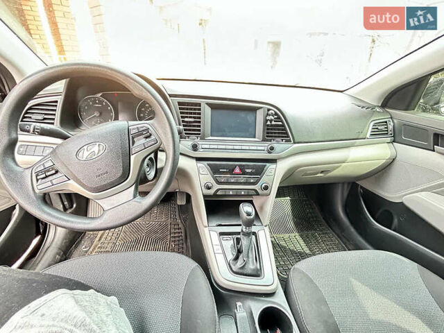 Чорний Хендай Елантра, об'ємом двигуна 2 л та пробігом 150 тис. км за 11200 $, фото 7 на Automoto.ua