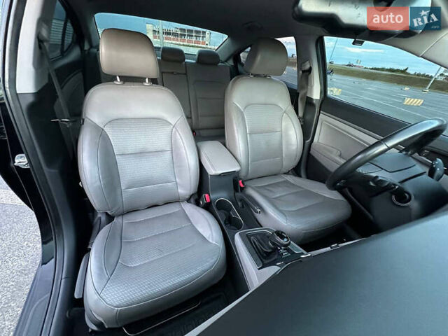 Черный Хендай Элантра, объемом двигателя 2 л и пробегом 130 тыс. км за 12000 $, фото 24 на Automoto.ua