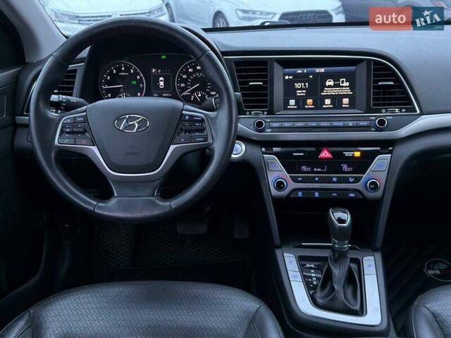 Хендай Элантра 2016 в Харькове на Automoto.ua Черный Хендай Элантра, объемом двигателя 2 л и пробегом 151 тыс. км за 12800 $, фото 31 на Automoto.ua