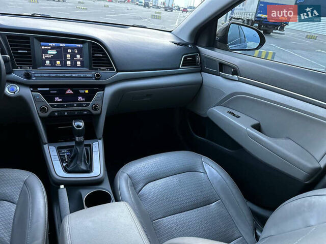 Черный Хендай Элантра, объемом двигателя 2 л и пробегом 130 тыс. км за 12000 $, фото 11 на Automoto.ua