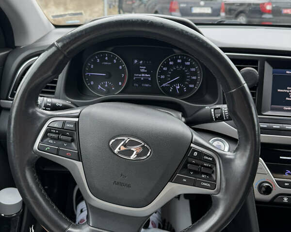 Черный Хендай Элантра, объемом двигателя 2 л и пробегом 182 тыс. км за 12700 $, фото 6 на Automoto.ua