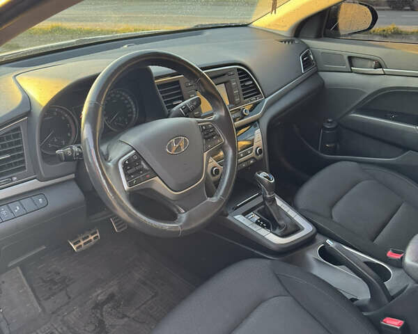 Чорний Хендай Елантра, об'ємом двигуна 2 л та пробігом 108 тис. км за 14900 $, фото 6 на Automoto.ua