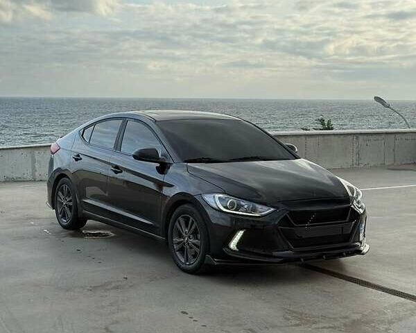 Черный Хендай Элантра, объемом двигателя 2 л и пробегом 160 тыс. км за 10900 $, фото 3 на Automoto.ua