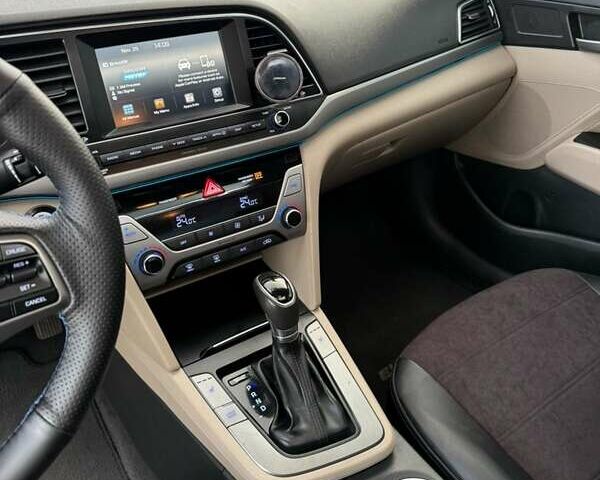 Черный Хендай Элантра, объемом двигателя 2 л и пробегом 160 тыс. км за 10900 $, фото 16 на Automoto.ua