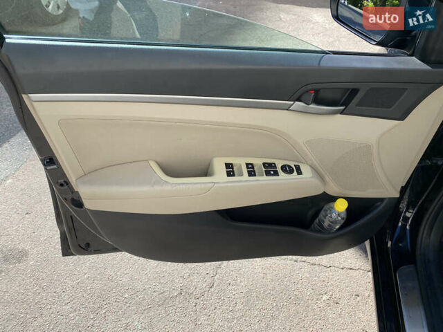 Черный Хендай Элантра, объемом двигателя 2 л и пробегом 56 тыс. км за 14000 $, фото 16 на Automoto.ua