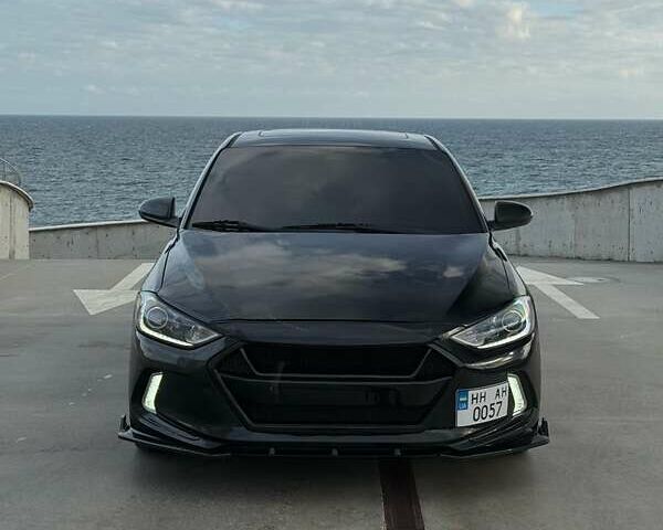 Черный Хендай Элантра, объемом двигателя 2 л и пробегом 160 тыс. км за 10900 $, фото 2 на Automoto.ua