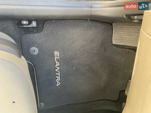 Черный Хендай Элантра, объемом двигателя 2 л и пробегом 56 тыс. км за 14000 $, фото 14 на Automoto.ua