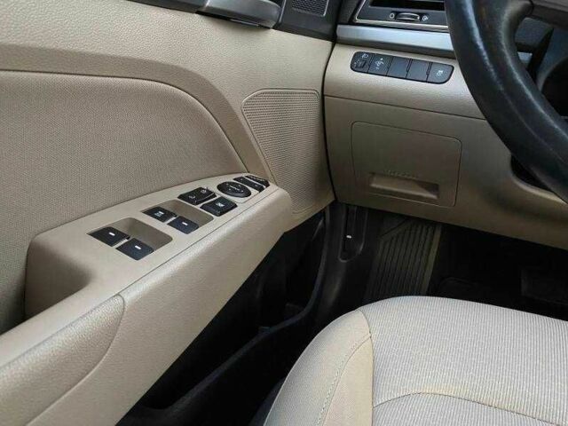 Чорний Хендай Елантра, об'ємом двигуна 0 л та пробігом 120 тис. км за 6700 $, фото 6 на Automoto.ua