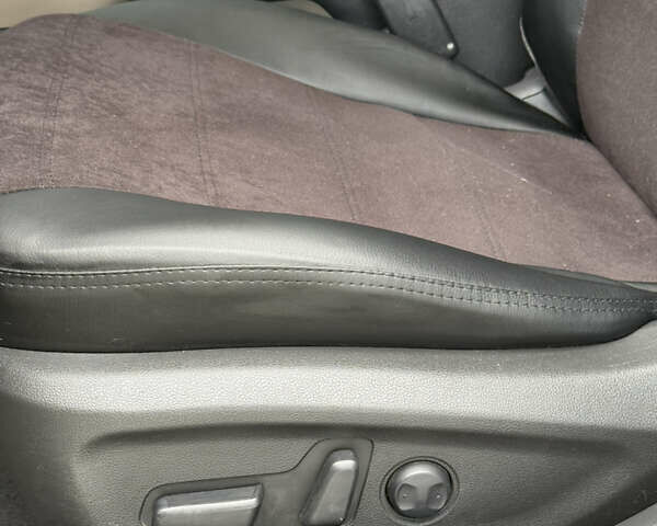 Черный Хендай Элантра, объемом двигателя 2 л и пробегом 160 тыс. км за 10900 $, фото 15 на Automoto.ua