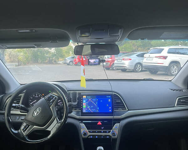 Черный Хендай Элантра, объемом двигателя 1.59 л и пробегом 210 тыс. км за 9300 $, фото 9 на Automoto.ua