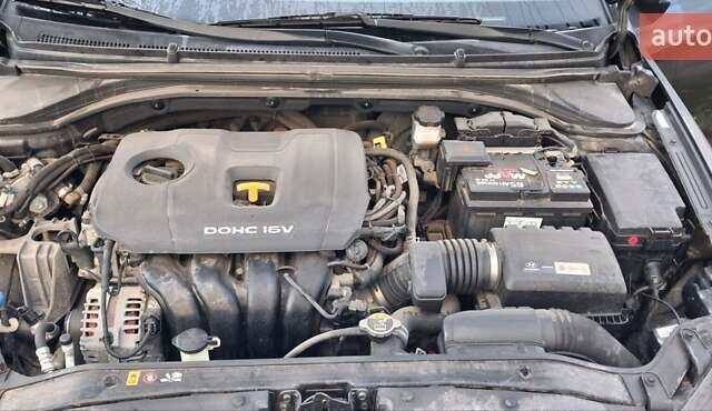 Черный Хендай Элантра, объемом двигателя 2 л и пробегом 75 тыс. км за 12500 $, фото 6 на Automoto.ua