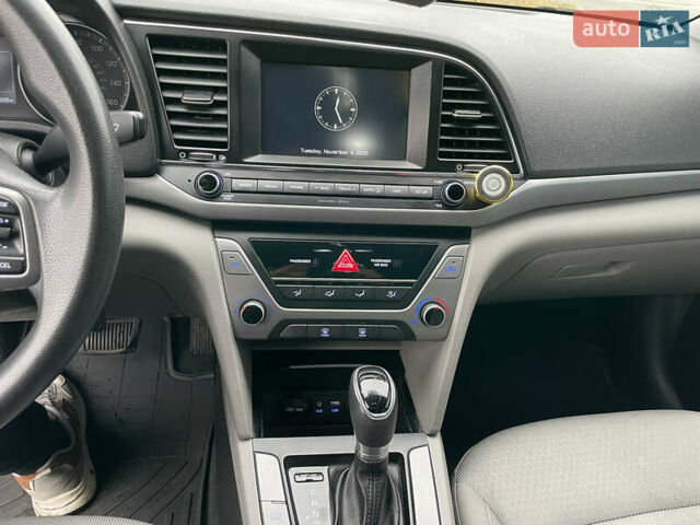 Чорний Хендай Елантра, об'ємом двигуна 2 л та пробігом 159 тис. км за 9600 $, фото 5 на Automoto.ua