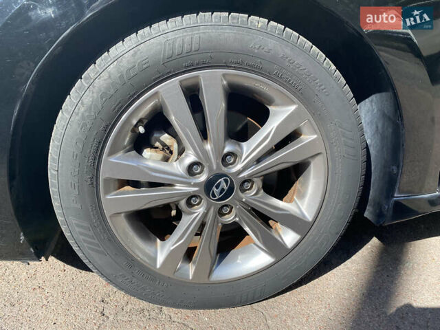 Черный Хендай Элантра, объемом двигателя 2 л и пробегом 56 тыс. км за 14000 $, фото 4 на Automoto.ua