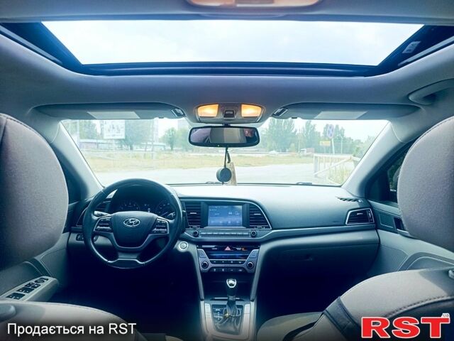 Чорний Хендай Елантра, об'ємом двигуна 2 л та пробігом 96 тис. км за 12000 $, фото 6 на Automoto.ua