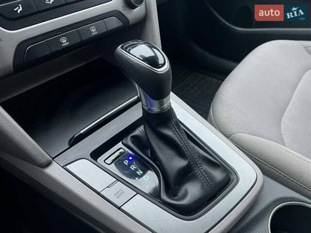 Черный Хендай Элантра, объемом двигателя 2 л и пробегом 138 тыс. км за 11990 $, фото 26 на Automoto.ua