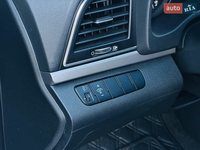 Чорний Хендай Елантра, об'ємом двигуна 1.6 л та пробігом 150 тис. км за 10700 $, фото 33 на Automoto.ua