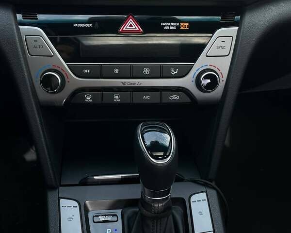 Черный Хендай Элантра, объемом двигателя 2 л и пробегом 85 тыс. км за 13600 $, фото 9 на Automoto.ua