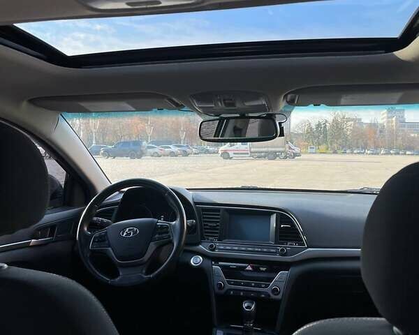 Черный Хендай Элантра, объемом двигателя 2 л и пробегом 85 тыс. км за 13600 $, фото 3 на Automoto.ua