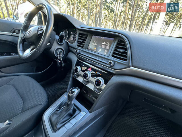 Чорний Хендай Елантра, об'ємом двигуна 2 л та пробігом 89 тис. км за 14500 $, фото 16 на Automoto.ua