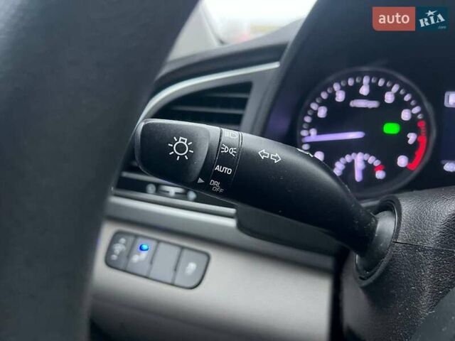 Черный Хендай Элантра, объемом двигателя 2 л и пробегом 138 тыс. км за 11990 $, фото 17 на Automoto.ua