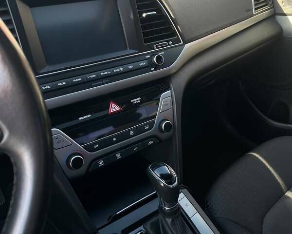 Черный Хендай Элантра, объемом двигателя 2 л и пробегом 85 тыс. км за 13600 $, фото 10 на Automoto.ua