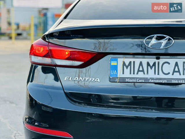 Чорний Хендай Елантра, об'ємом двигуна 1.6 л та пробігом 150 тис. км за 10700 $, фото 5 на Automoto.ua