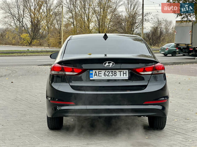 Черный Хендай Элантра, объемом двигателя 2 л и пробегом 125 тыс. км за 9300 $, фото 5 на Automoto.ua