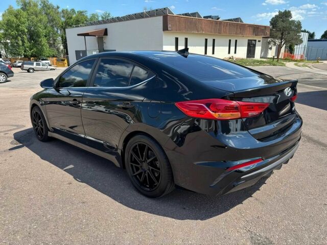 Черный Хендай Элантра, объемом двигателя 1.6 л и пробегом 32 тыс. км за 14000 $, фото 6 на Automoto.ua