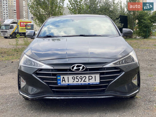 Черный Хендай Элантра, объемом двигателя 2 л и пробегом 120 тыс. км за 13999 $, фото 1 на Automoto.ua