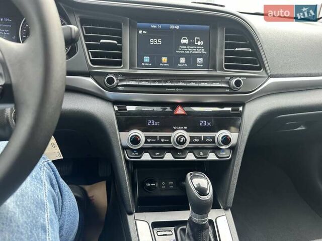 Черный Хендай Элантра, объемом двигателя 2 л и пробегом 75 тыс. км за 14200 $, фото 10 на Automoto.ua