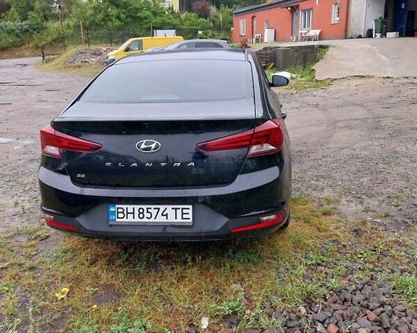 Черный Хендай Элантра, объемом двигателя 2 л и пробегом 95 тыс. км за 15250 $, фото 5 на Automoto.ua
