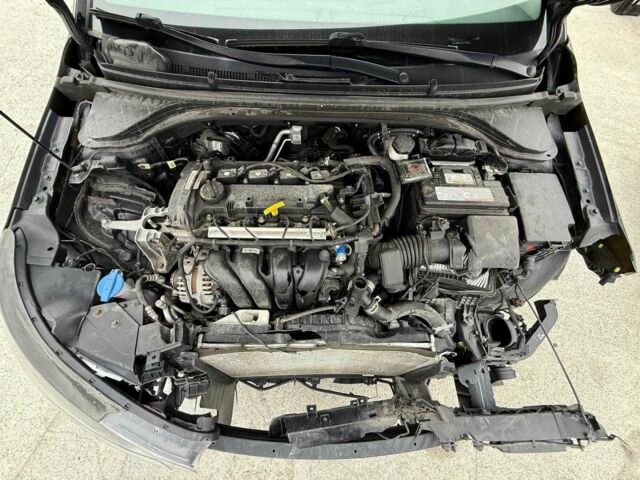 Черный Хендай Элантра, объемом двигателя 2 л и пробегом 90 тыс. км за 9000 $, фото 10 на Automoto.ua