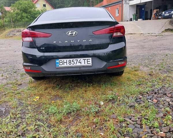 Черный Хендай Элантра, объемом двигателя 2 л и пробегом 95 тыс. км за 15250 $, фото 8 на Automoto.ua