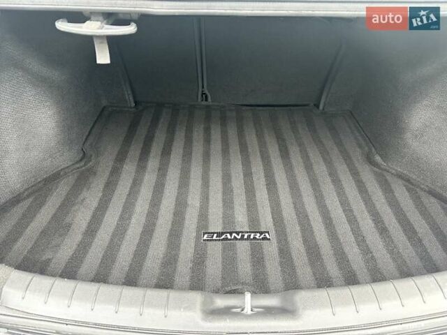 Черный Хендай Элантра, объемом двигателя 2 л и пробегом 75 тыс. км за 14200 $, фото 14 на Automoto.ua