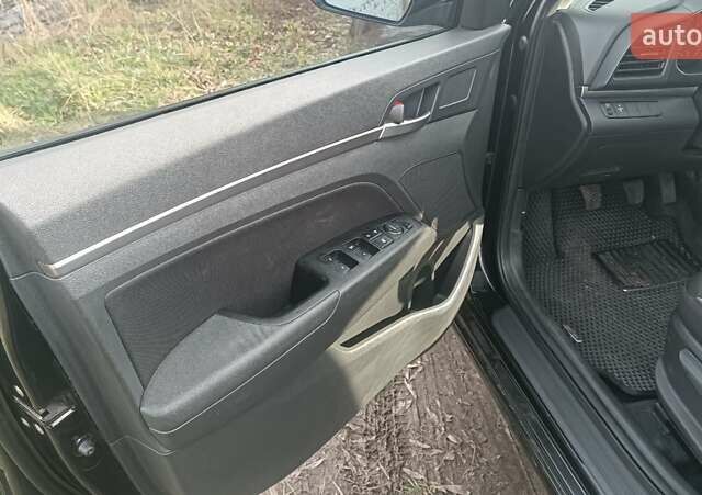 Черный Хендай Элантра, объемом двигателя 1.59 л и пробегом 98 тыс. км за 13800 $, фото 14 на Automoto.ua