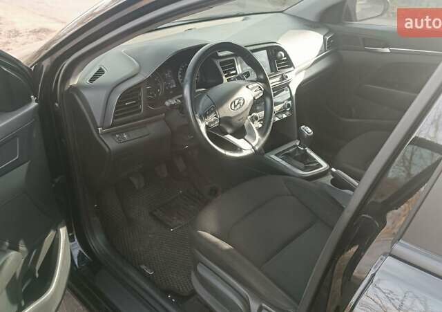 Черный Хендай Элантра, объемом двигателя 1.59 л и пробегом 98 тыс. км за 13800 $, фото 12 на Automoto.ua