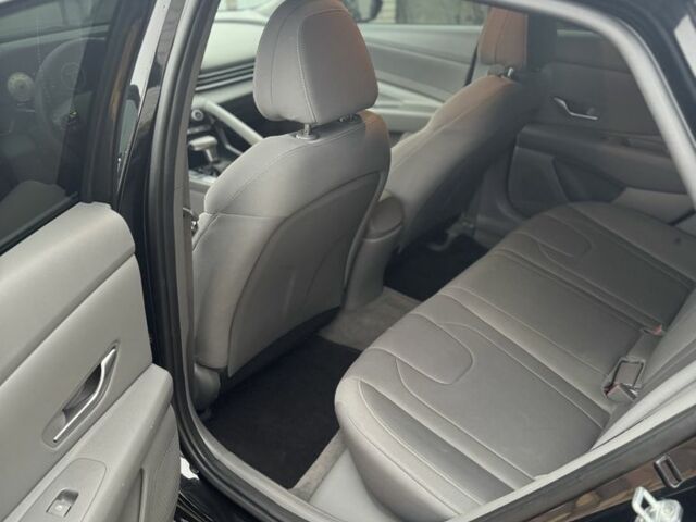 Чорний Хендай Елантра, об'ємом двигуна 2 л та пробігом 130 тис. км за 16500 $, фото 5 на Automoto.ua