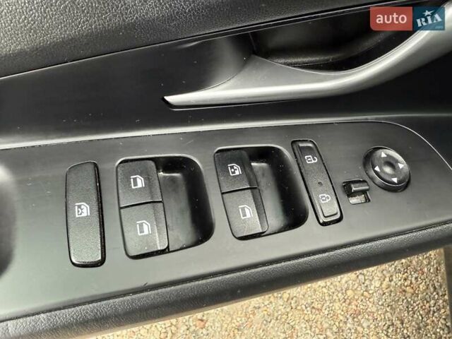 Черный Хендай Элантра, объемом двигателя 2 л и пробегом 92 тыс. км за 12998 $, фото 19 на Automoto.ua