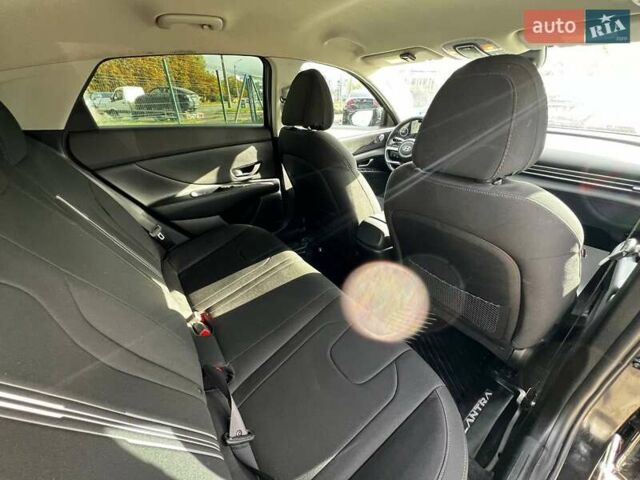 Чорний Хендай Елантра, об'ємом двигуна 2 л та пробігом 126 тис. км за 12700 $, фото 8 на Automoto.ua