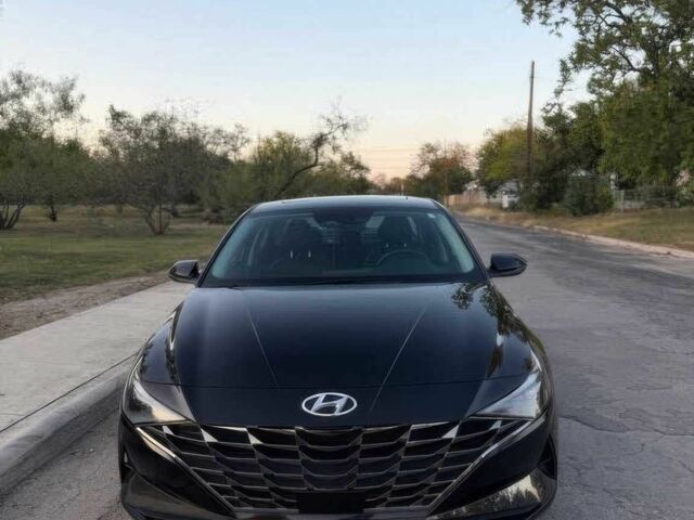 Черный Хендай Элантра, объемом двигателя 2 л и пробегом 16 тыс. км за 11900 $, фото 1 на Automoto.ua