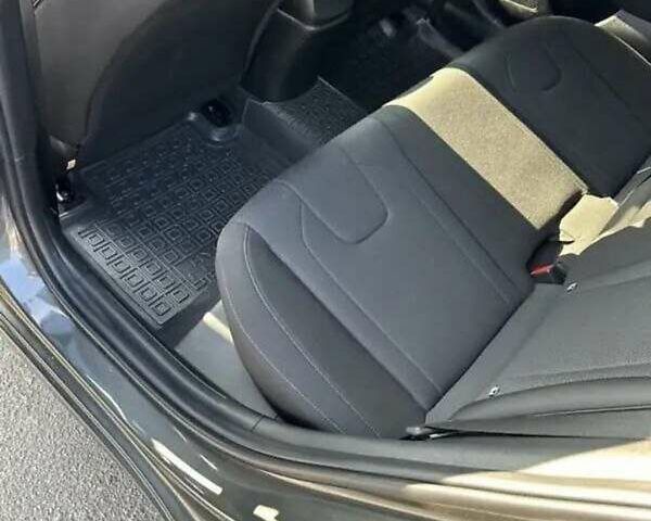 Черный Хендай Элантра, объемом двигателя 1.59 л и пробегом 46 тыс. км за 16700 $, фото 7 на Automoto.ua