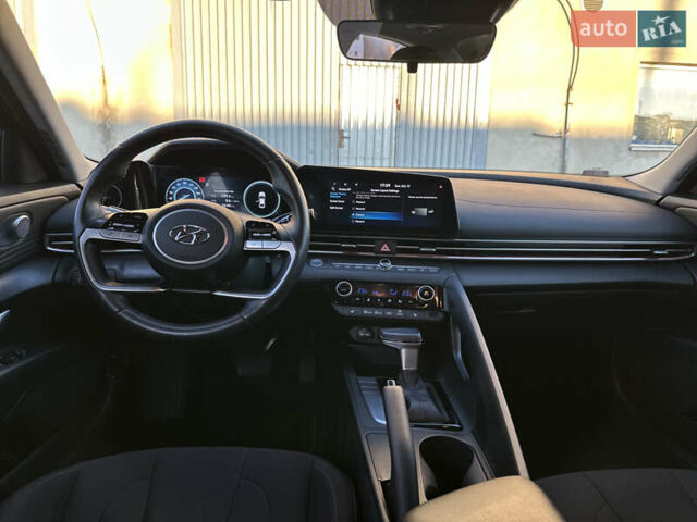 Хендай Элантра 2023 в Львове на Automoto.ua Черный Хендай Элантра, объемом двигателя 2 л и пробегом 100 тыс. км за 17900 $, фото 57 на Automoto.ua