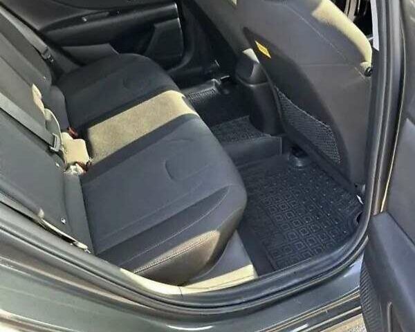 Черный Хендай Элантра, объемом двигателя 1.59 л и пробегом 46 тыс. км за 16700 $, фото 5 на Automoto.ua