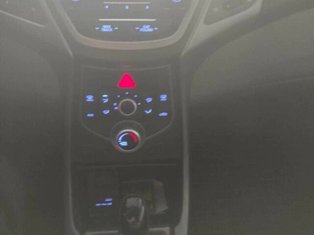 Черный Хендай Элантра, объемом двигателя 1.8 л и пробегом 124 тыс. км за 9000 $, фото 3 на Automoto.ua