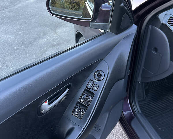 Фиолетовый Хендай Элантра, объемом двигателя 1.6 л и пробегом 198 тыс. км за 6750 $, фото 21 на Automoto.ua