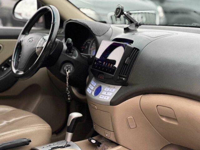 Фиолетовый Хендай Элантра, объемом двигателя 2 л и пробегом 322 тыс. км за 7400 $, фото 10 на Automoto.ua